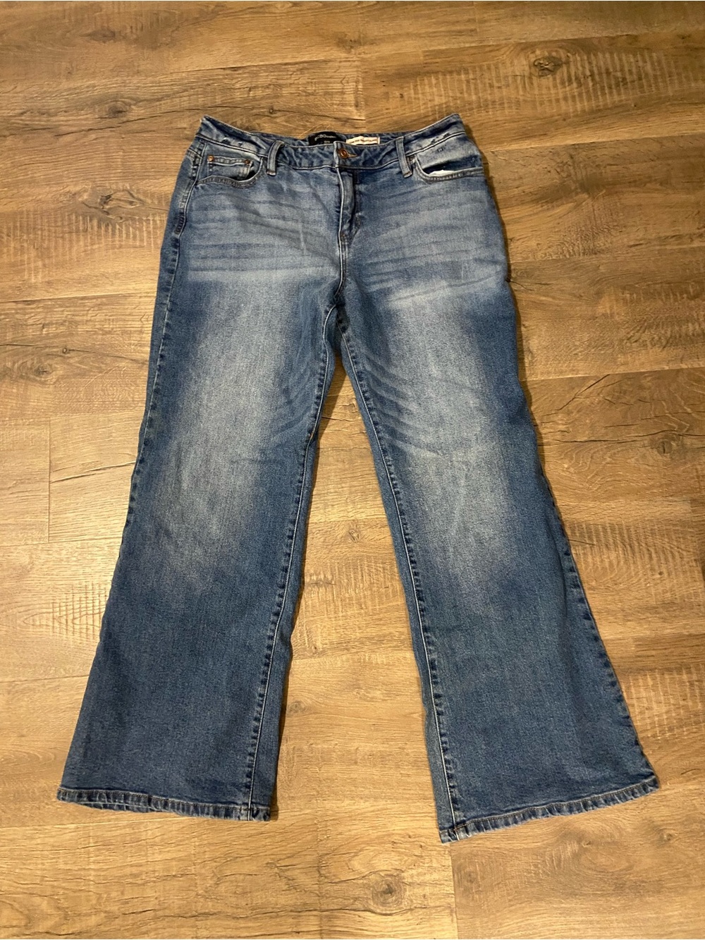 BcBGeneration Women's low-rise Baggy Flare Jeans 13/31 USA Cotton Pants